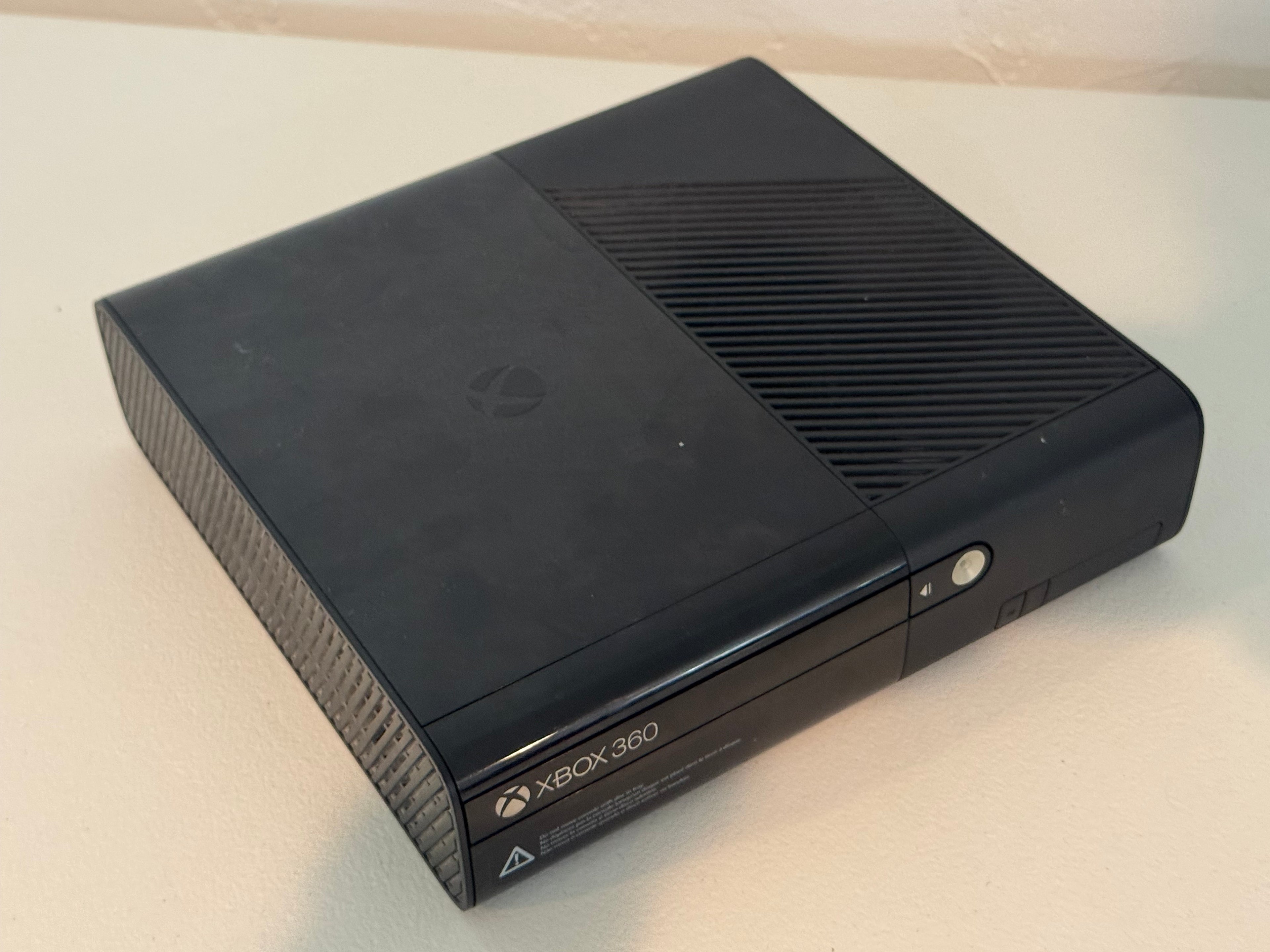 XBOX 360 E 500gb Console Only