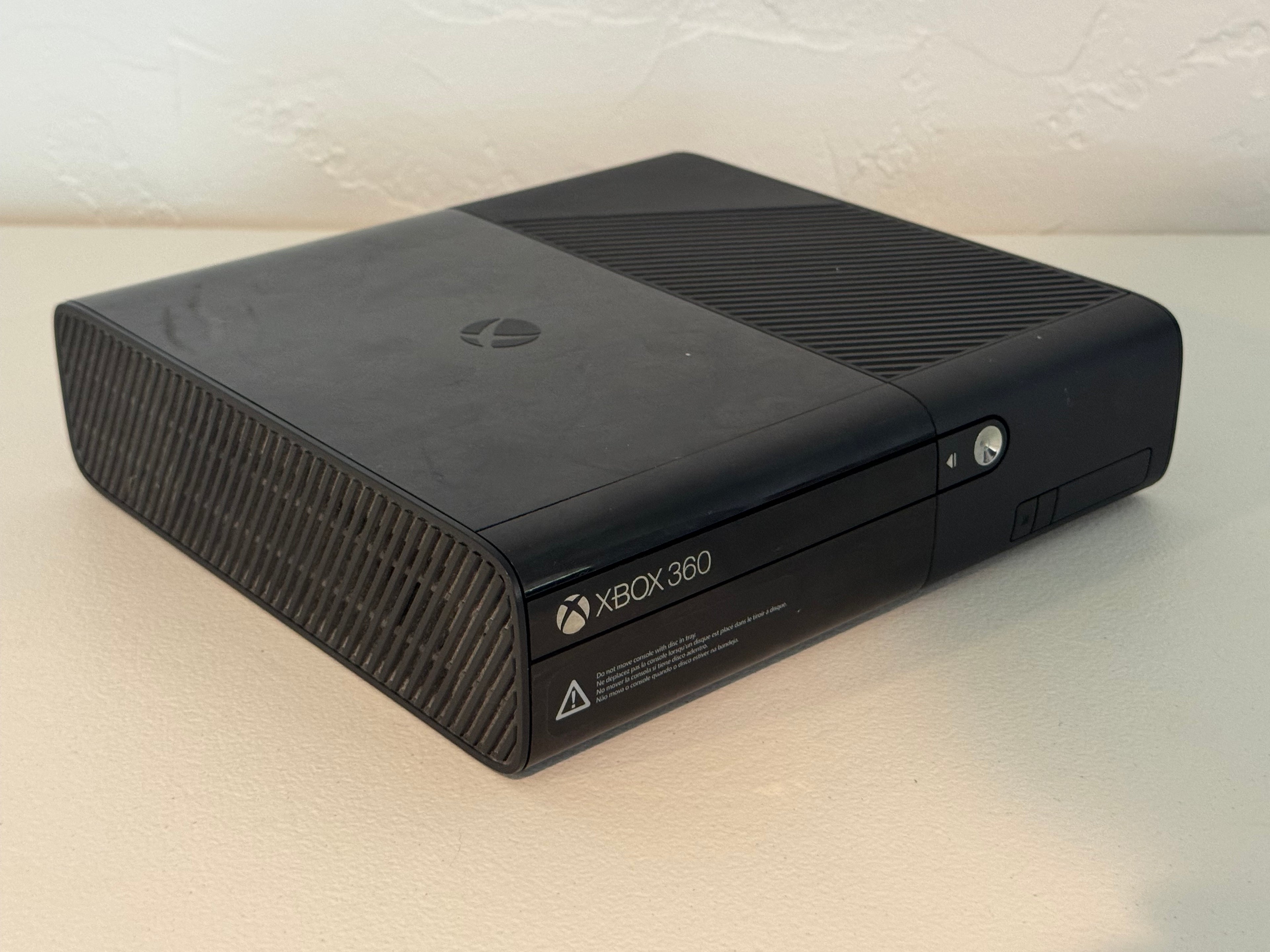 XBOX 360 E 500gb Console Only