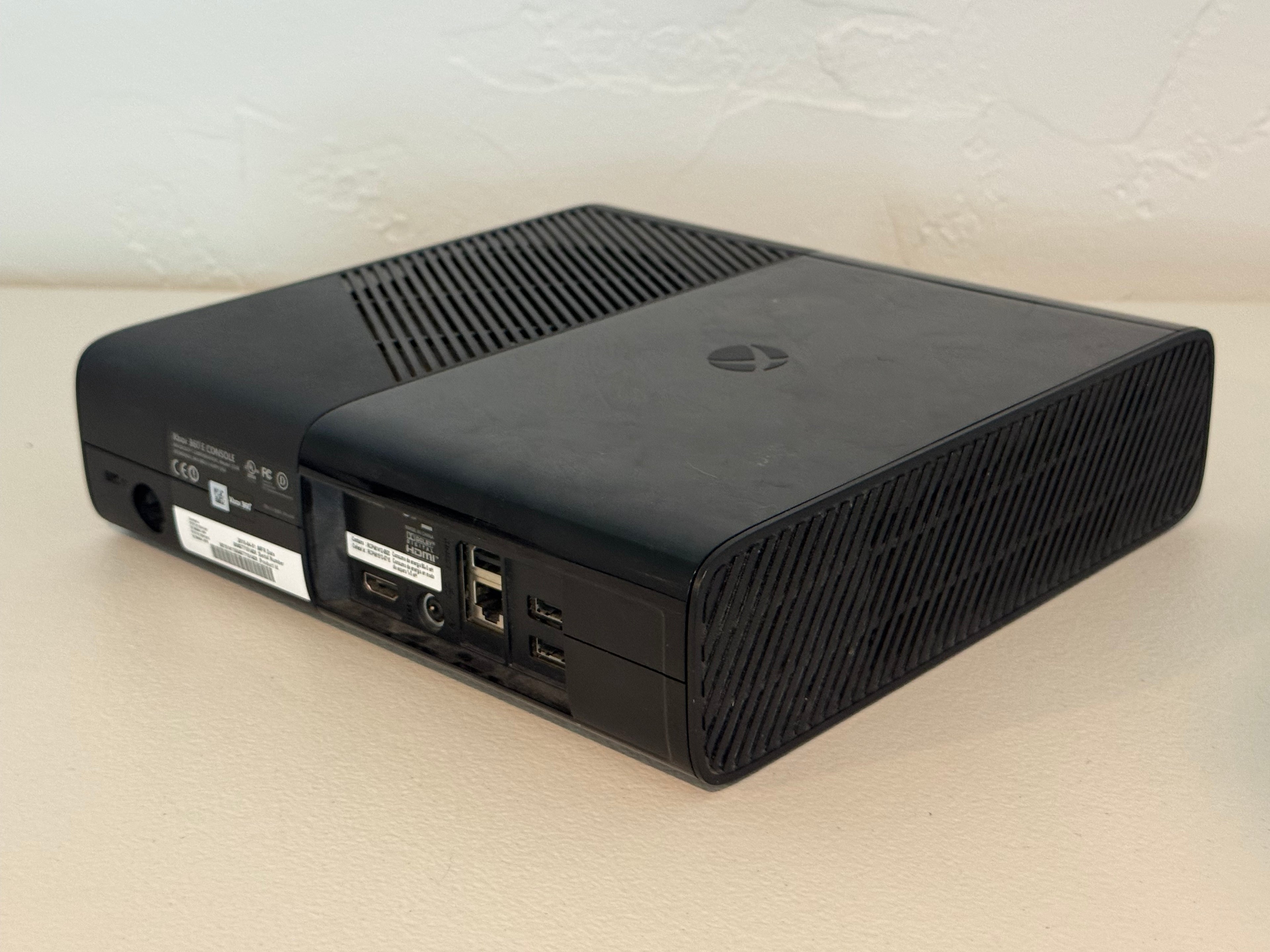 XBOX 360 E 500gb Console Only